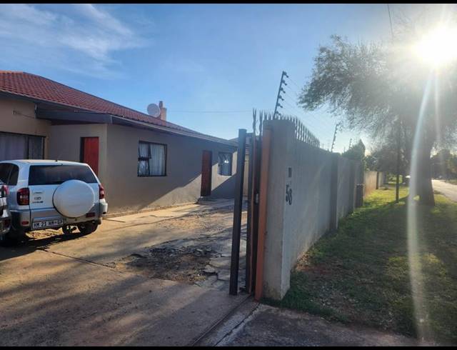 10 BEDROOM HOUSE FOR SALE IN ROODEPOORT